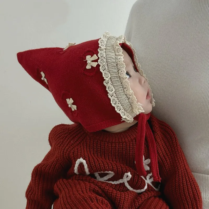2025 Gorro de punto con lazo de encaje para bebé de dibujos animados, gorro cálido con protección para los oídos para niña, gorro de invierno de hilo suave con diseño Floral - imagen 3