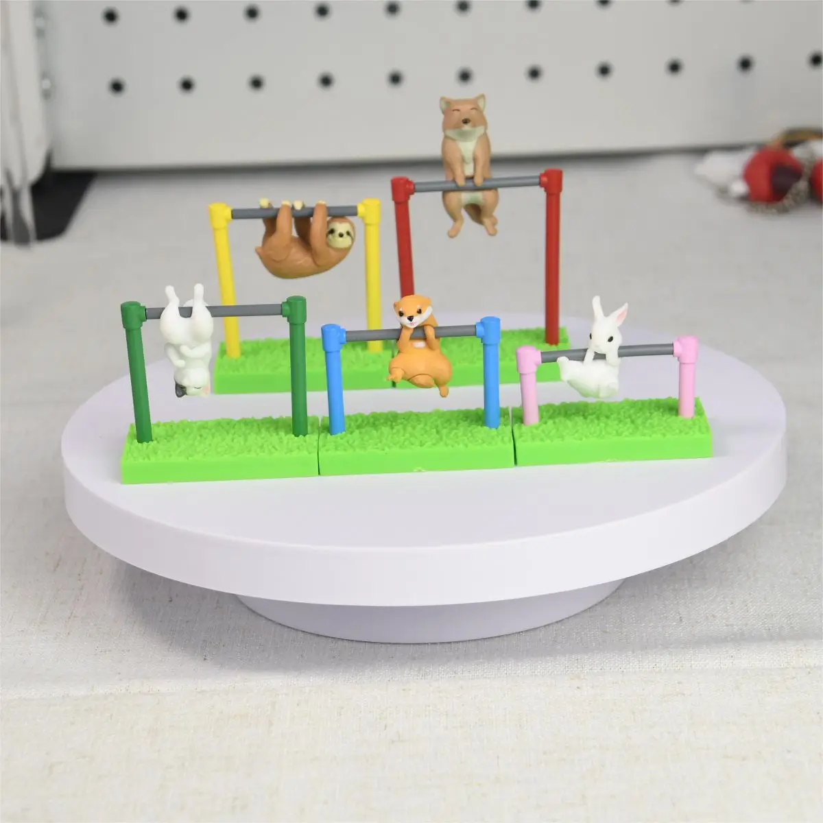 Juguetes de cápsula grita, puesta de sol, barra de hierro, club, lindo kawaii, tibetano, arena, zorro, perezoso, gato, nutria, conejo, juego de figuras de barra horizontal - imagen 3