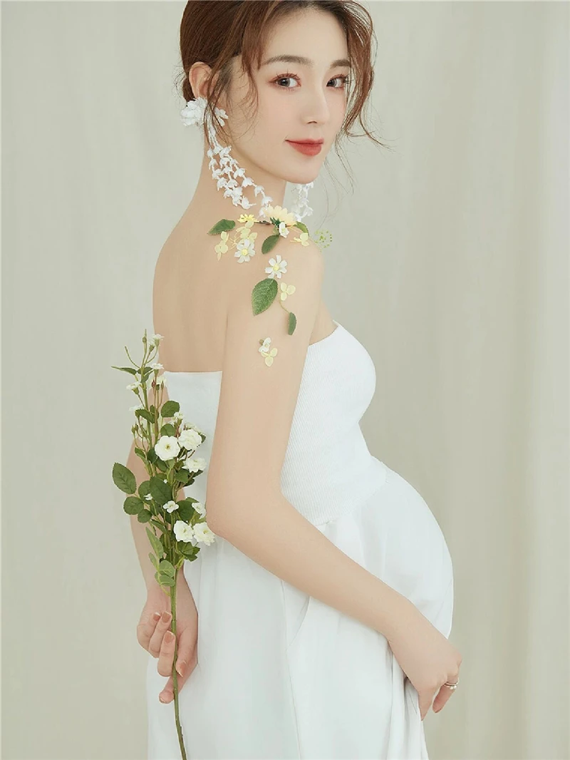 Vestido premamá tubo blanco para fotos de embarazo en estudio - imagen 5
