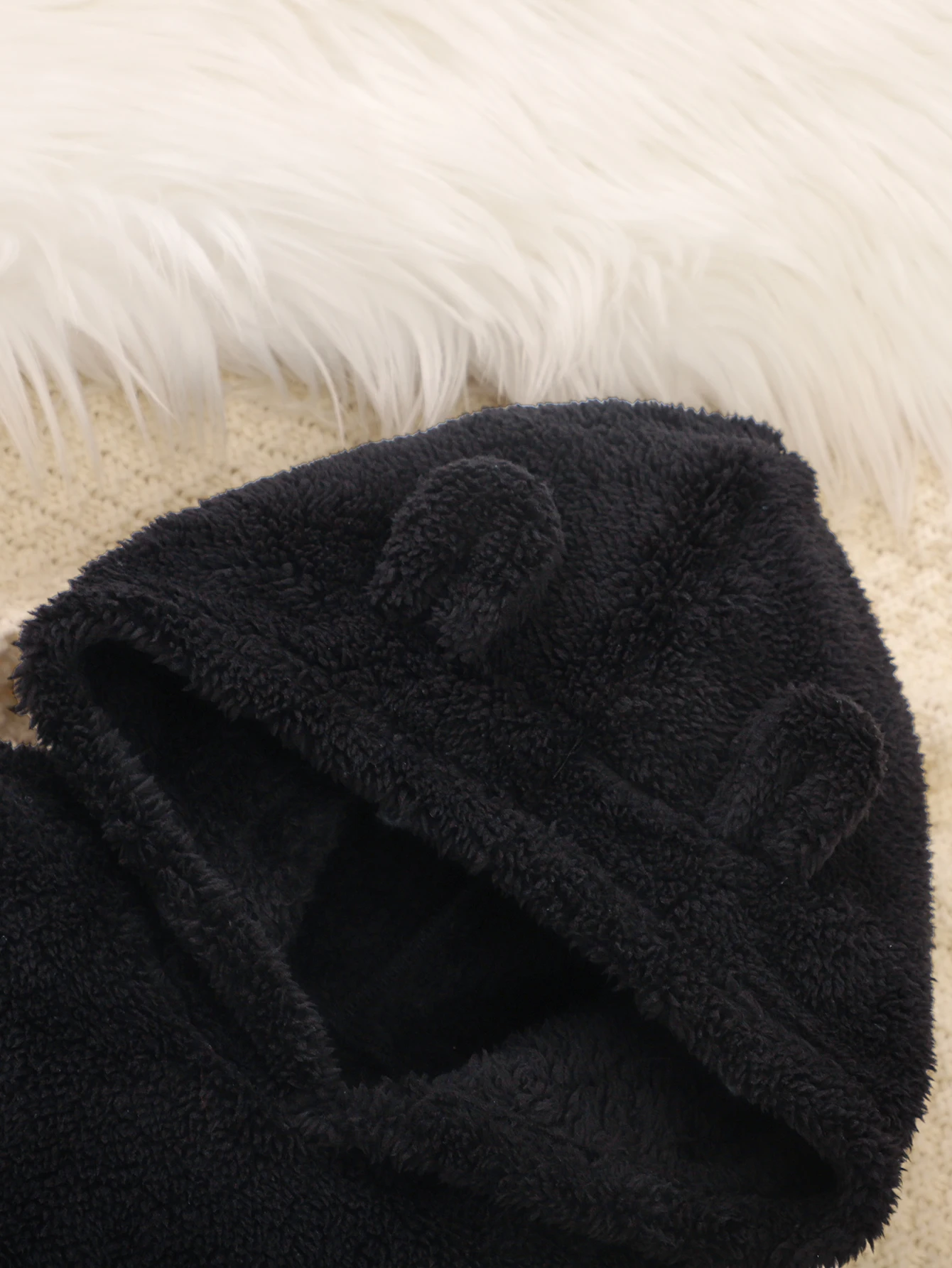 Sudadera negra de felpa con capucha y orejas de oso para niño - imagen 4