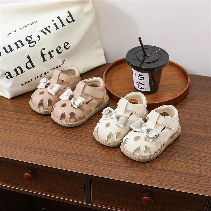 Sandalias para niñas, zapatos de playa de verano para niños, sandalias antideslizantes de suela blanda para bebés, zapatos de princesa florales con recortes de encaje para niños