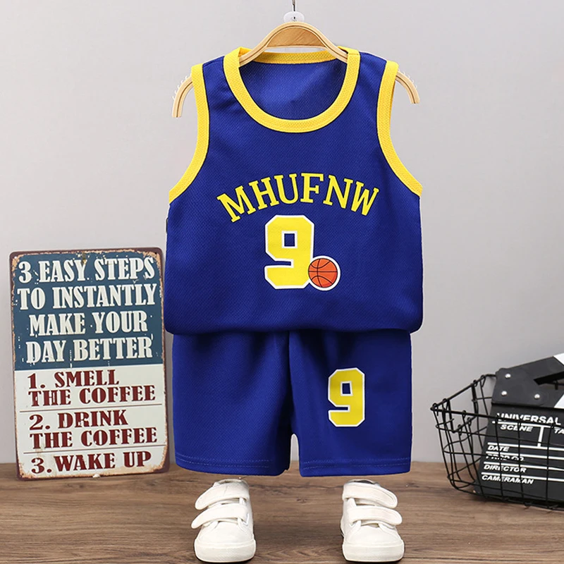 Conjunto deportivo infantil – Camiseta sin mangas y shorts - imagen 2