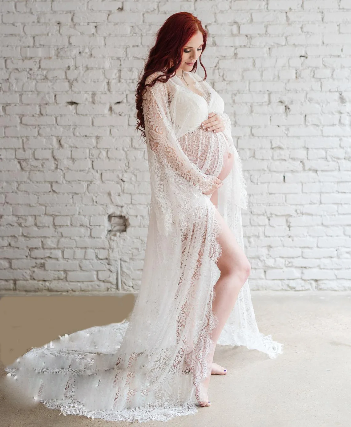 Vestido premamá de encaje blanco para sesión de fotos