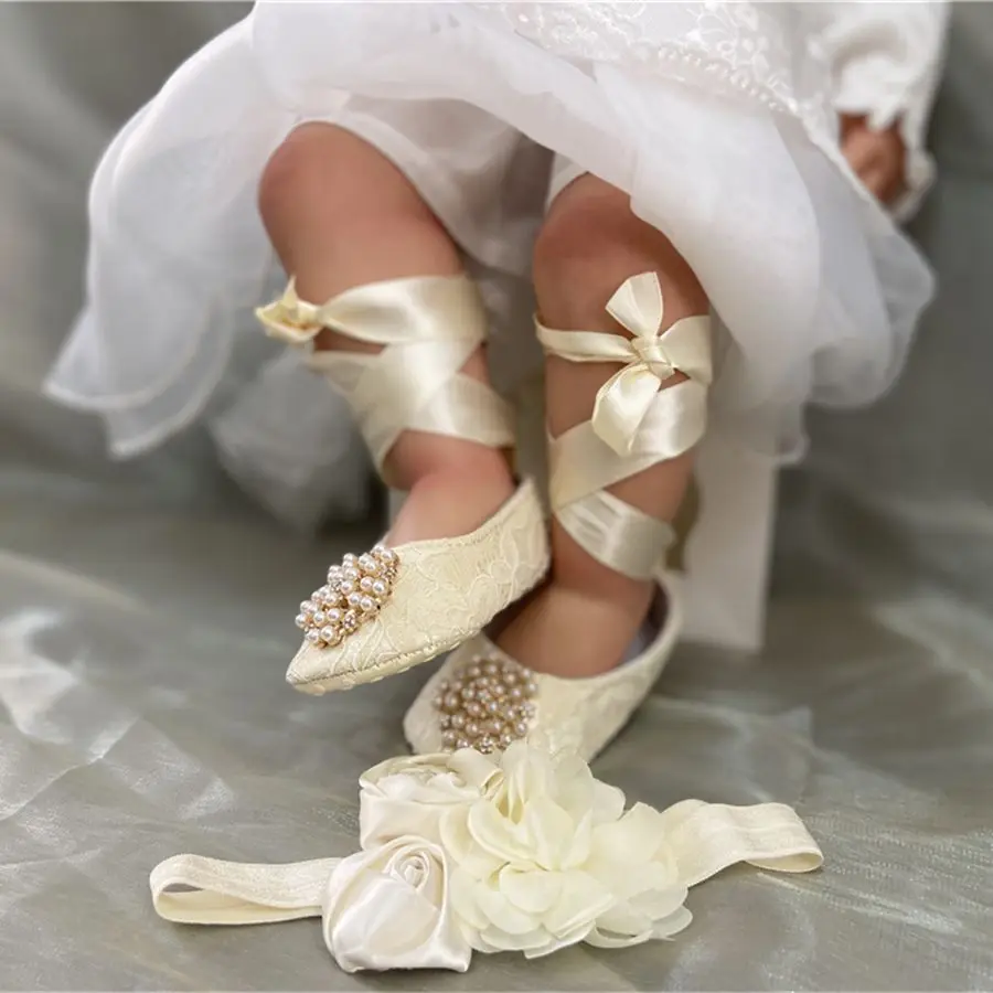 Zapatos de cuna de Ballet de encaje Vintage hechos a mano para niña, vestido de perlas de lujo para bebé, traje de bautismo, zapatos con diadema - imagen 3