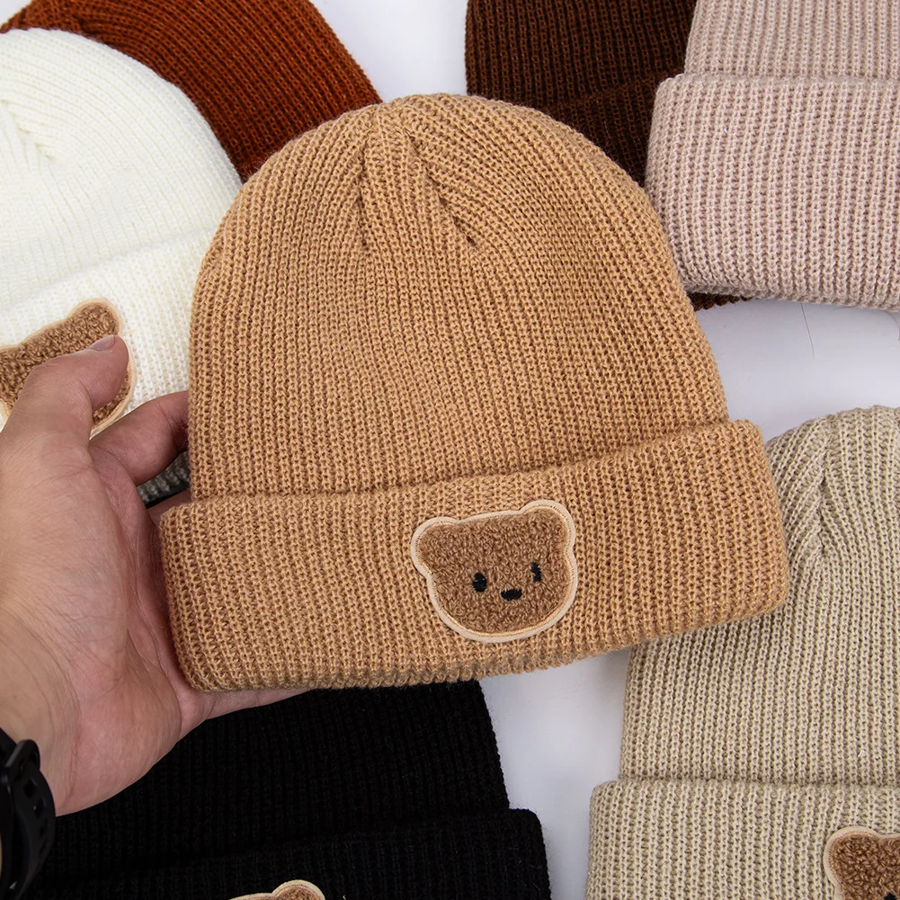 Gorro de invierno para niño en diferentes ángulos