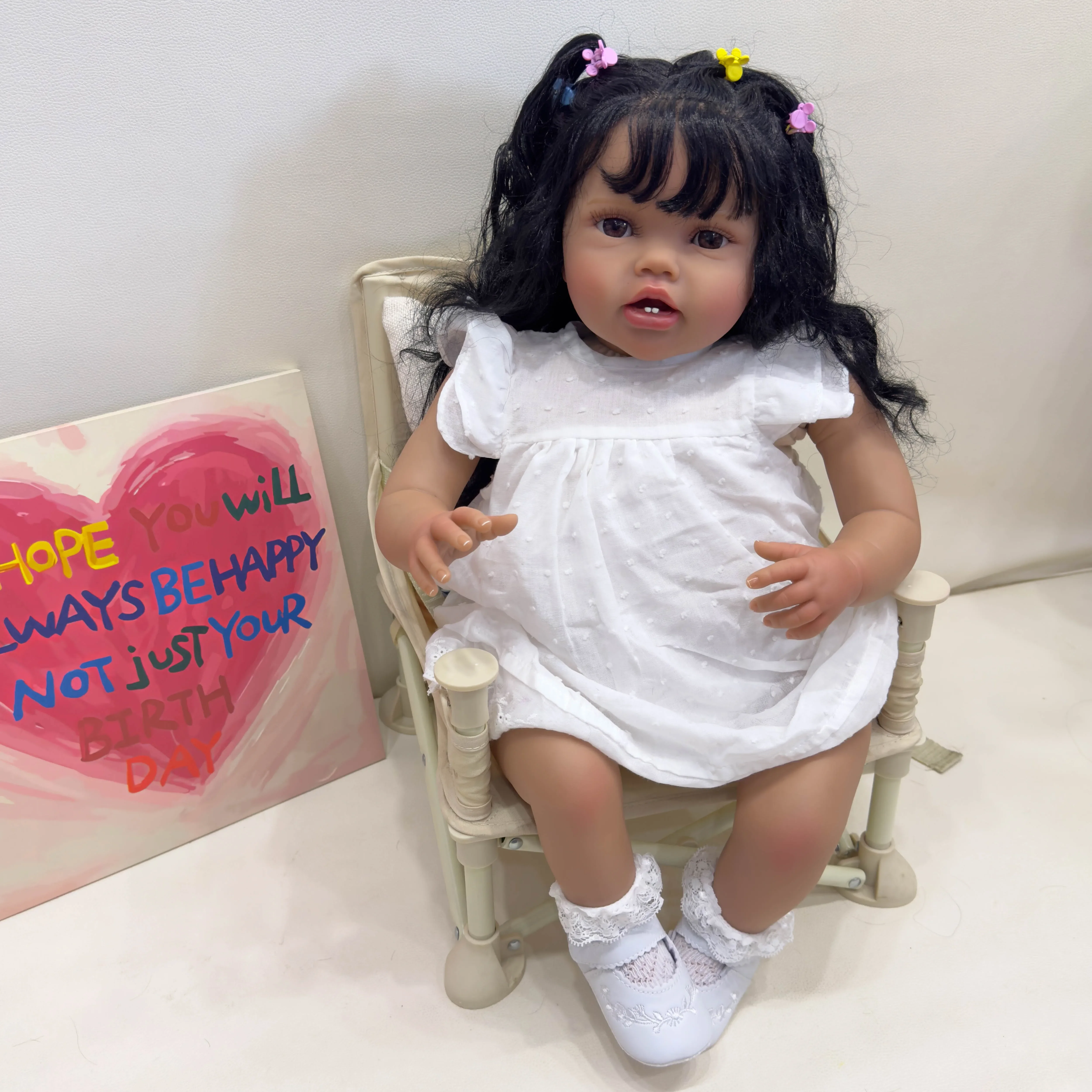 Muñeca Lottie Reborn bebé realista tacto suave – Piel marrón oscuro - imagen 5