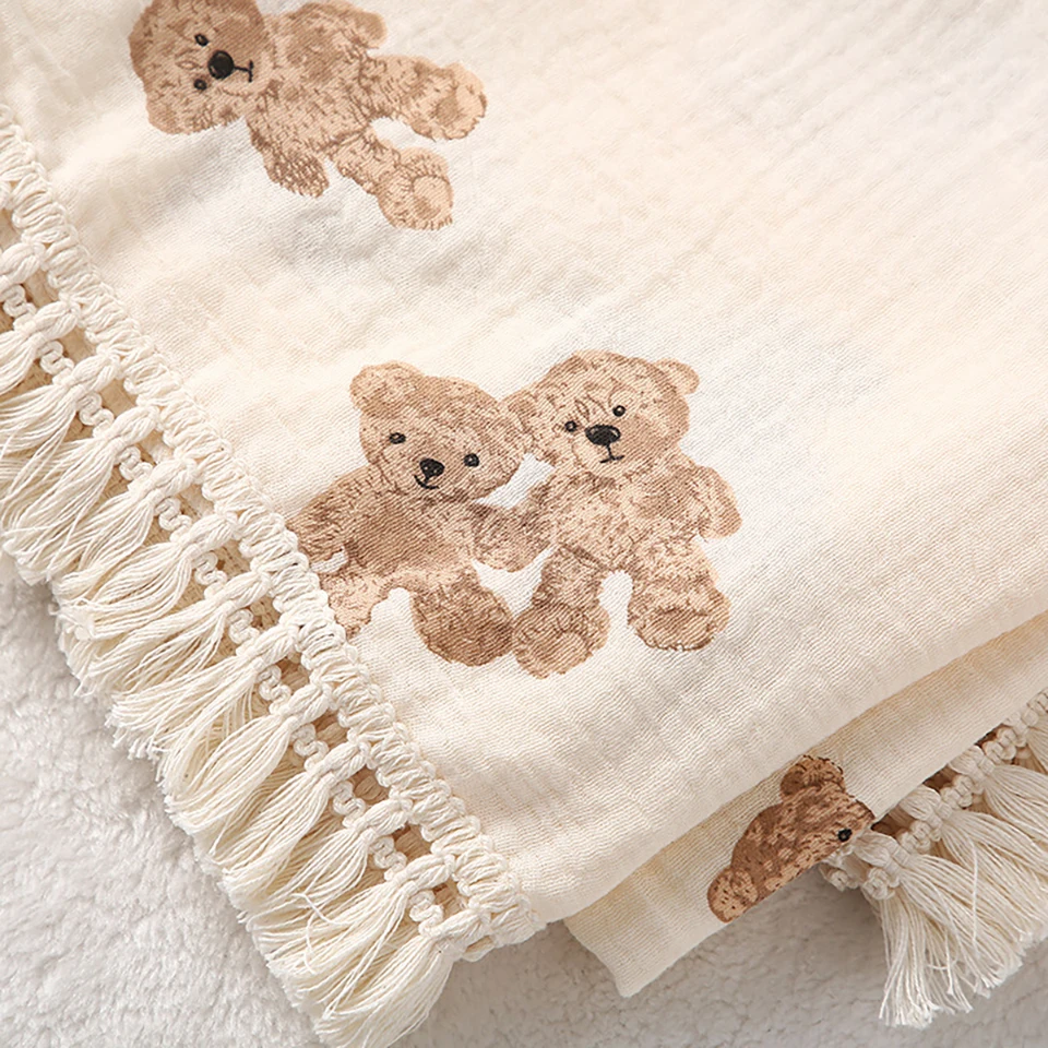 Manta muselina bebé con estampado de oso y borlas - imagen 5
