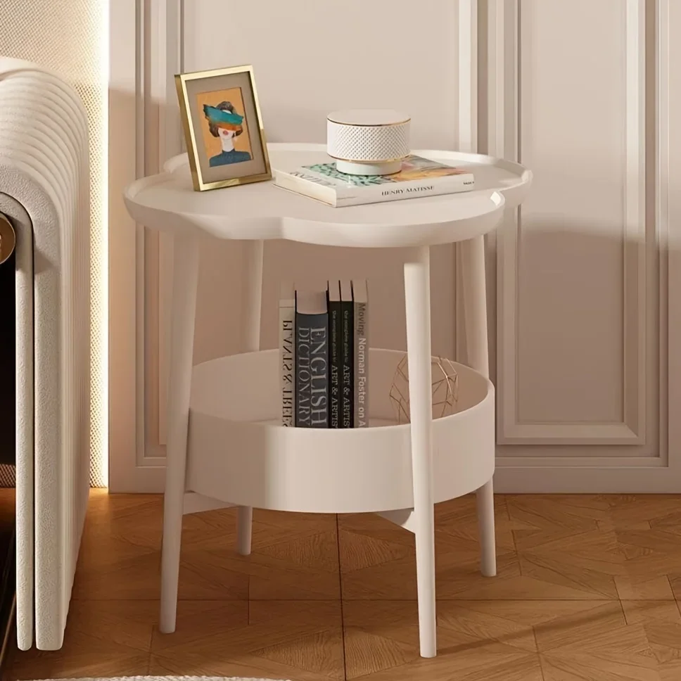 Una mesa blanca con un marco de imagen y libros sobre ella