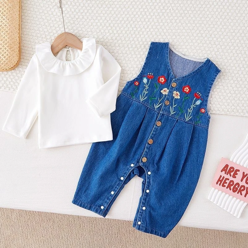 Conjunto vaquero de otoño para niña con top y peto bordado - imagen 5