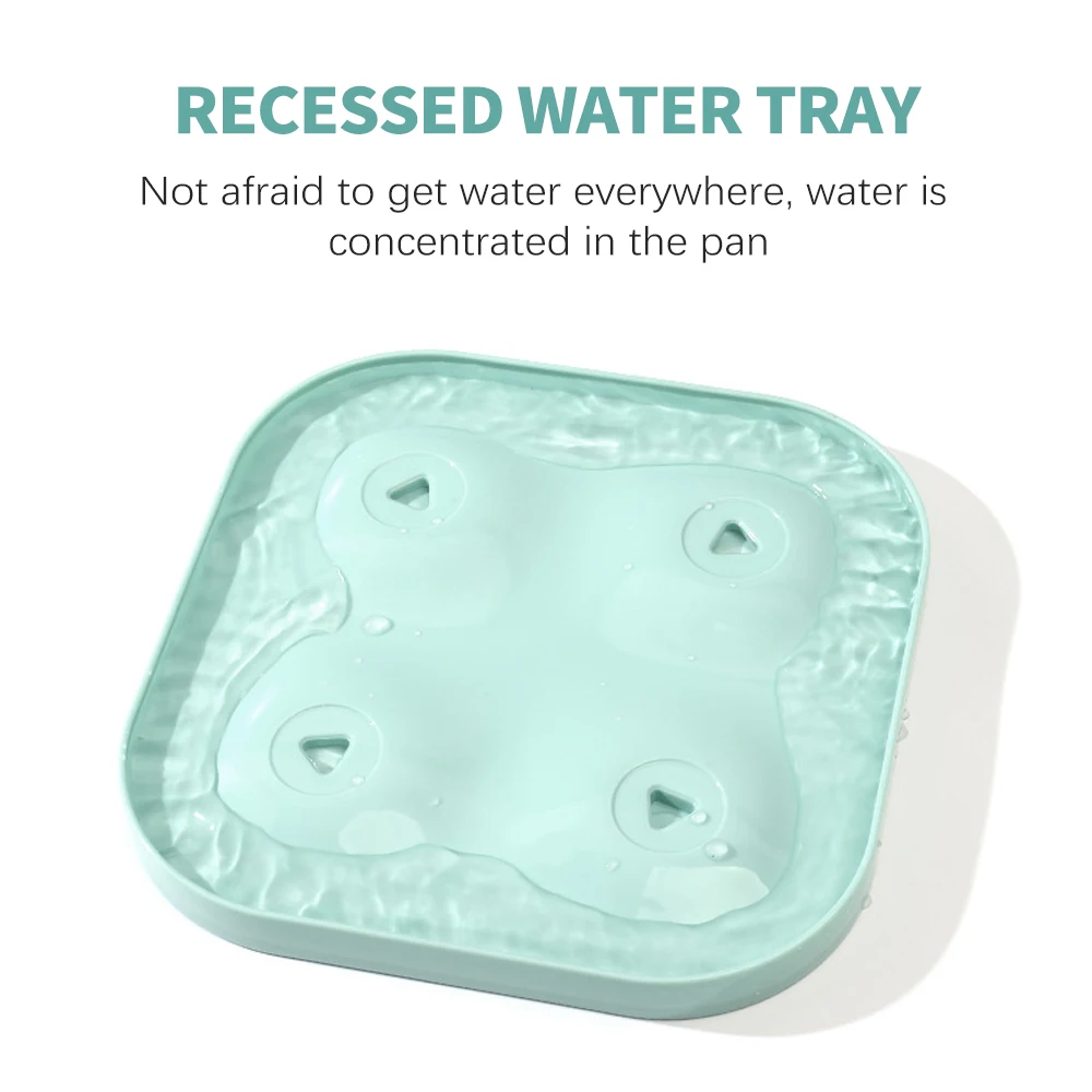 Una bandeja de agua empotrada. Es un tipo de elemento acuático diseñado para instalarse en una superficie plana, como una encimera o una pared. La bandeja tiene una serie de agujeros o hendiduras que permiten que el agua fluya y crean un suave efecto de cascada.