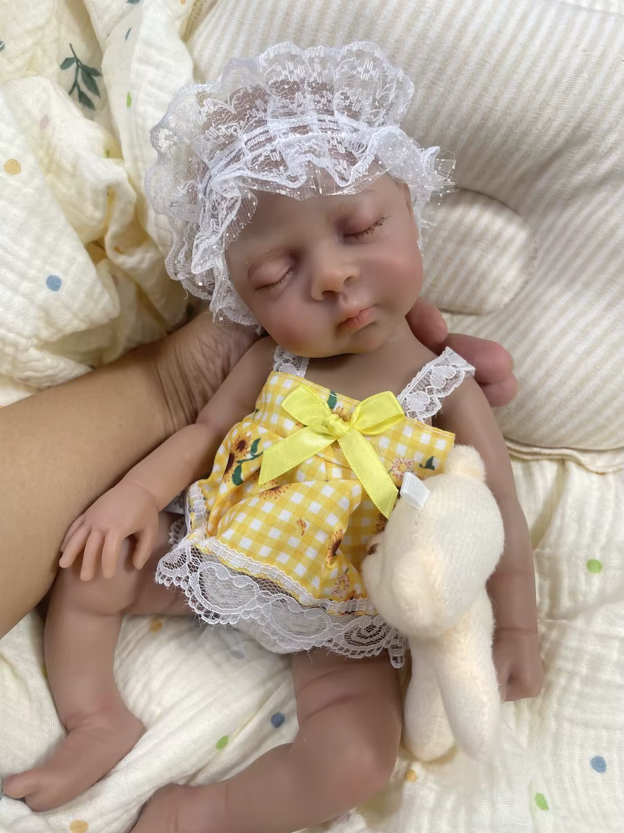 Muñeca Reborn Luna de silicona piel oscura cuerpo flexible lavable - imagen 4