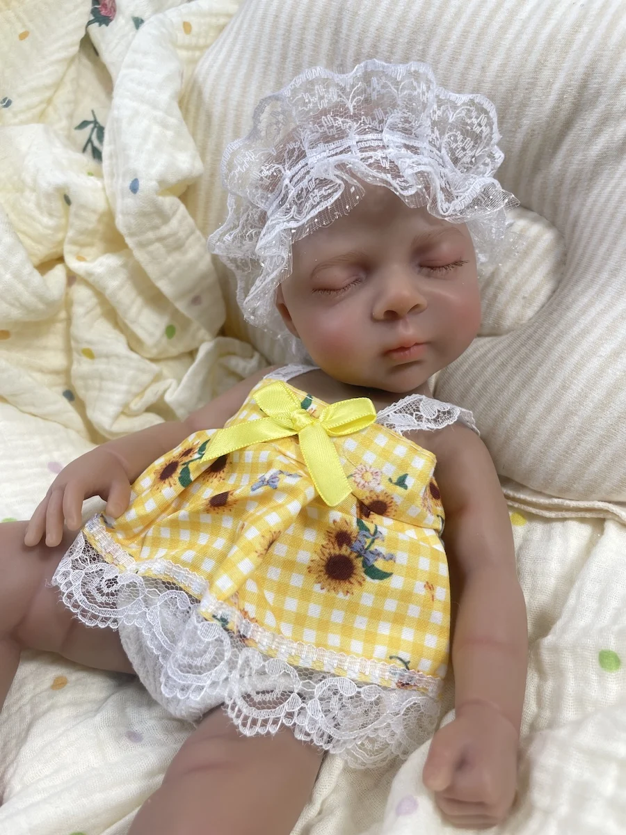 Muñeca Reborn Luna de silicona piel oscura cuerpo flexible lavable - imagen 5
