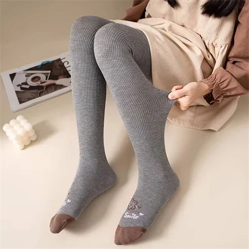Gris oscuro