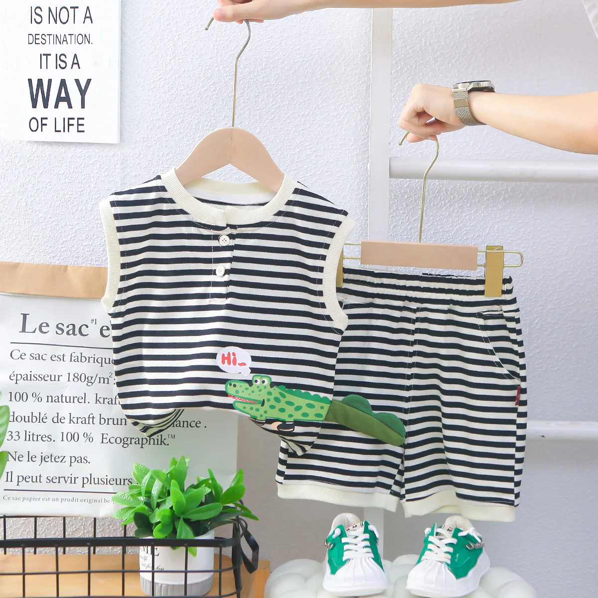 Conjunto veraniego niños: camiseta a rayas y pantalones cortos - imagen 5