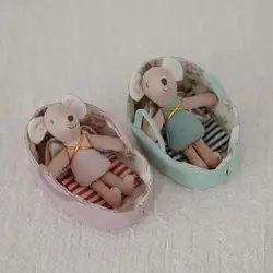 Muñeco de trapo nórdico con alas angélicas