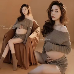 Conjunto premamá caqui manga larga para sesión de fotos