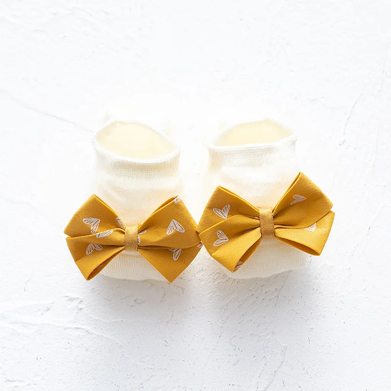 yellow bow