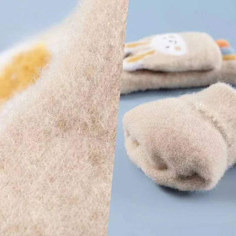 Guantes de cinco dedos con bonito conejo de dibujos animados para niños, manoplas de medio dedo gruesas y cálidas para invierno, manoplas tejidas para niños, guantes cálidos con tapa - imagen 4