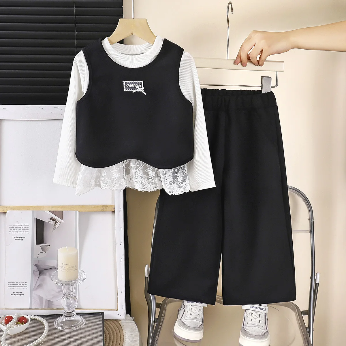 Conjunto de encaje para niña: top manga larga y chaleco - imagen 2