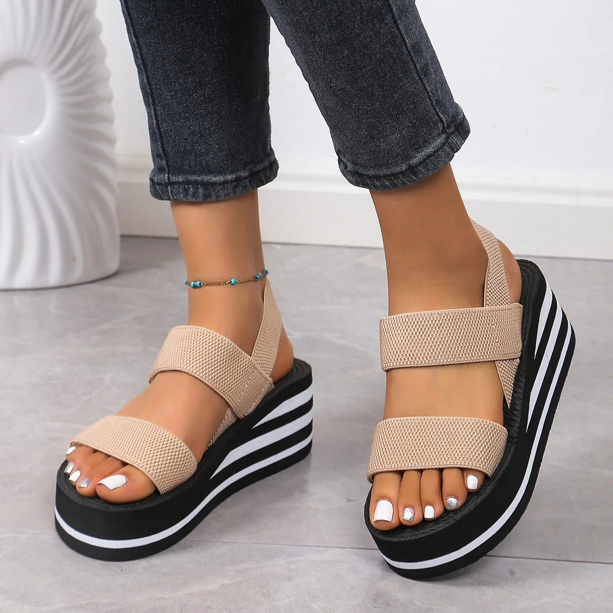 Sandalias minimalistas de verano con cuña para niña – Rayas ligeras - imagen 2