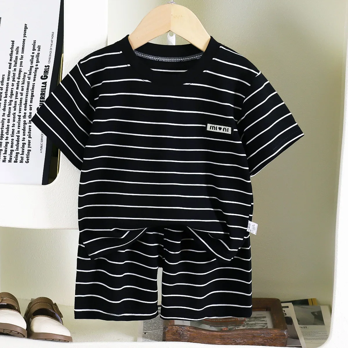 Conjunto verano bebé: Top rayas manga corta + Pantalones cortos
