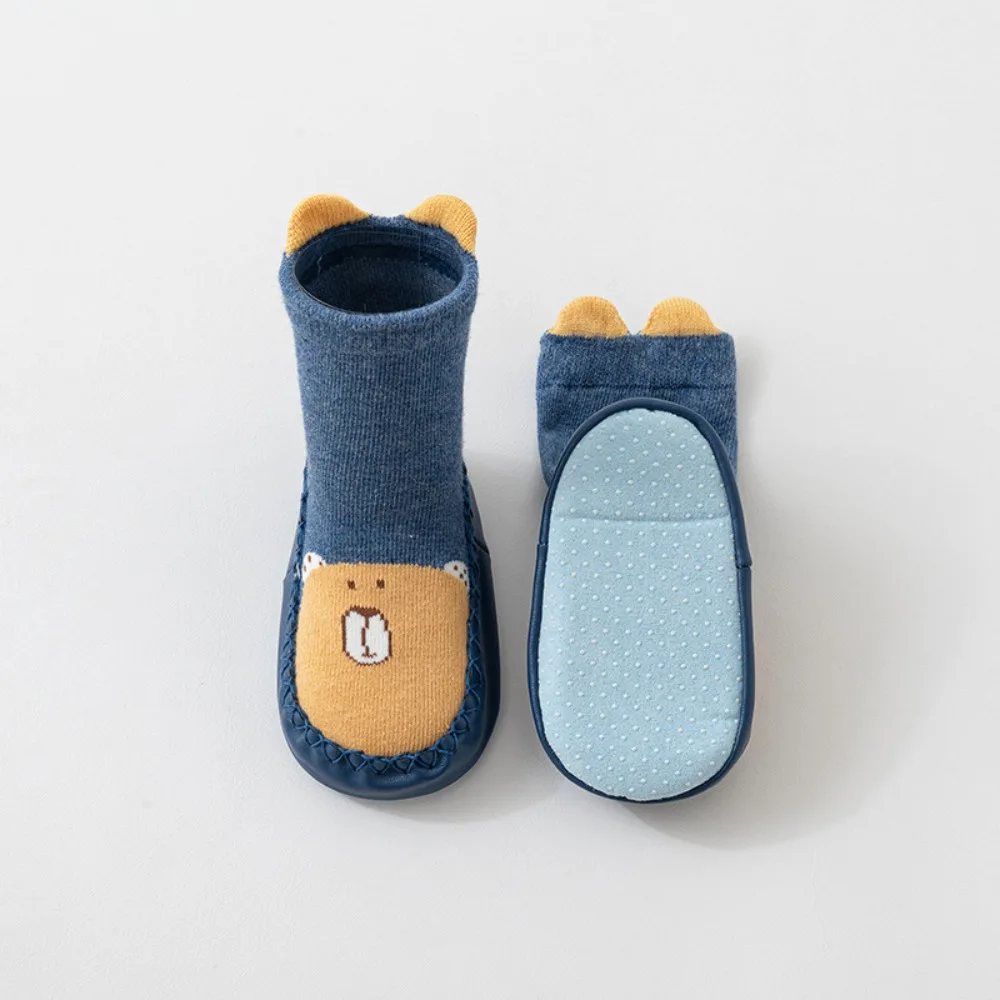 Un par de nuevos calcetines de bebé con diseño de dibujos animados, zapatillas de suela suave, zapatos de suela blanda antideslizantes, calcetines cómodos antideslizantes, ropa para niños pequeños
