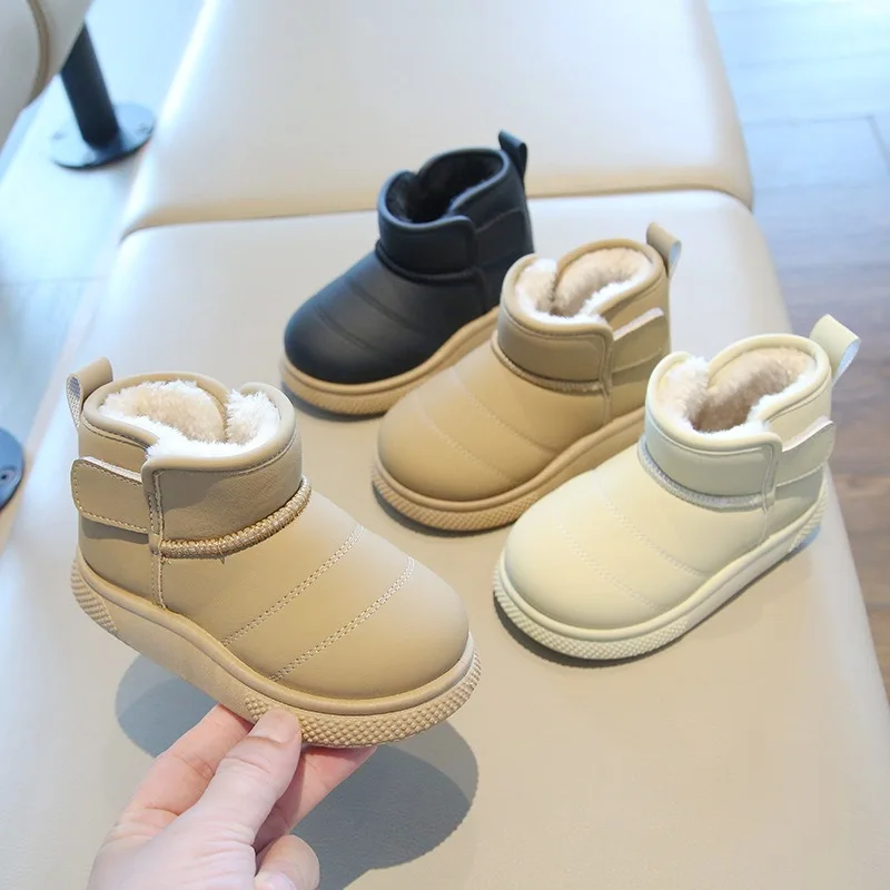 Botas de nieve a la moda para niña