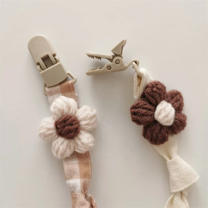 Clip para chupete de bebé estilo Ins, cadena de chupete de flores tejida creativa, chupete para recién nacido, cadena de cuerda antipérdida para dentición - imagen 3