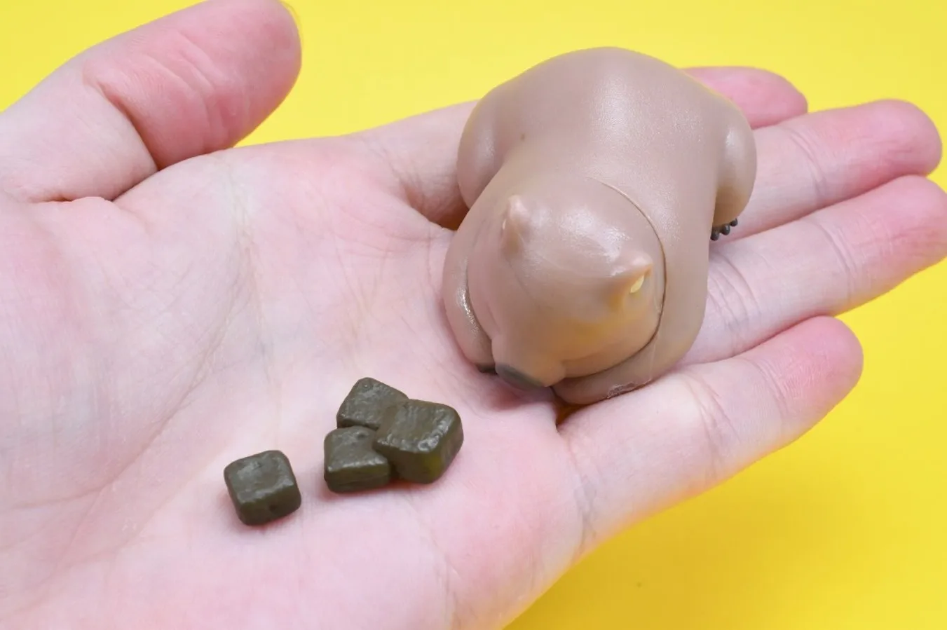 Tarlin Figura de juguete wombat gris con cría para niños - imagen 4