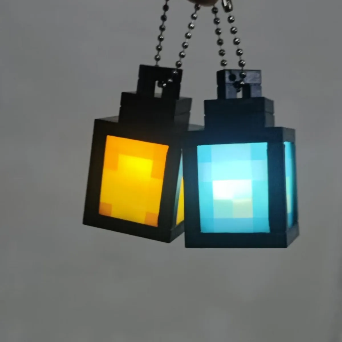 Linterna infantil recargable con llavero y luz nocturna divertida