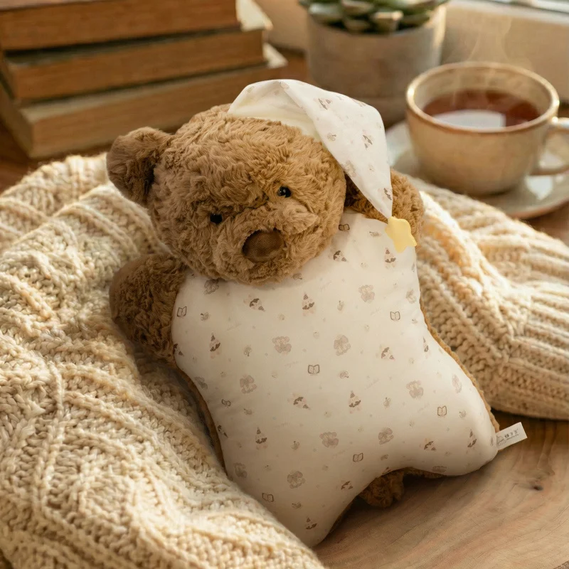 Almohada sobre un sofá gris como detalle decorativo