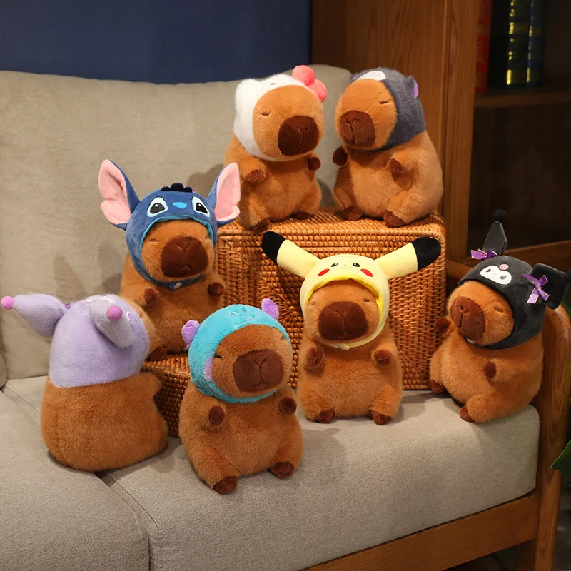 22cm dibujos animados Pikachu Stitch Kuromi sombrero Capibara juguete de peluche Capibara Animal relleno Capibara suave con muñeco de peluche de baloncesto - imagen 3