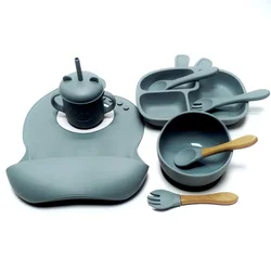 Vajilla de silicona para bebé con cubiertos y babero
