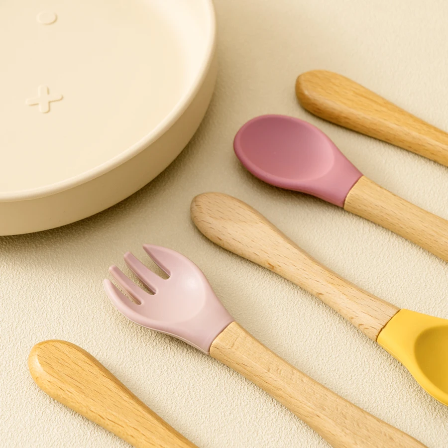 Juego de cubiertos de silicona para bebé con mangos de madera