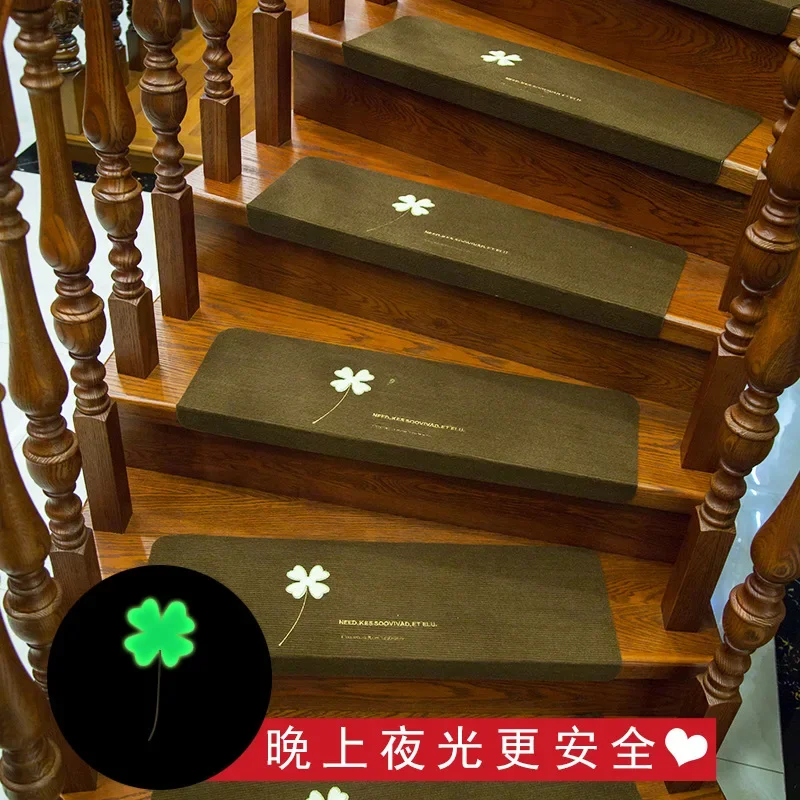 B four-leaf clover
