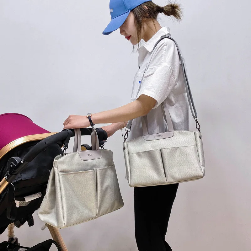Bolso bandolera maternal de gran capacidad y estilo moderno - imagen 2