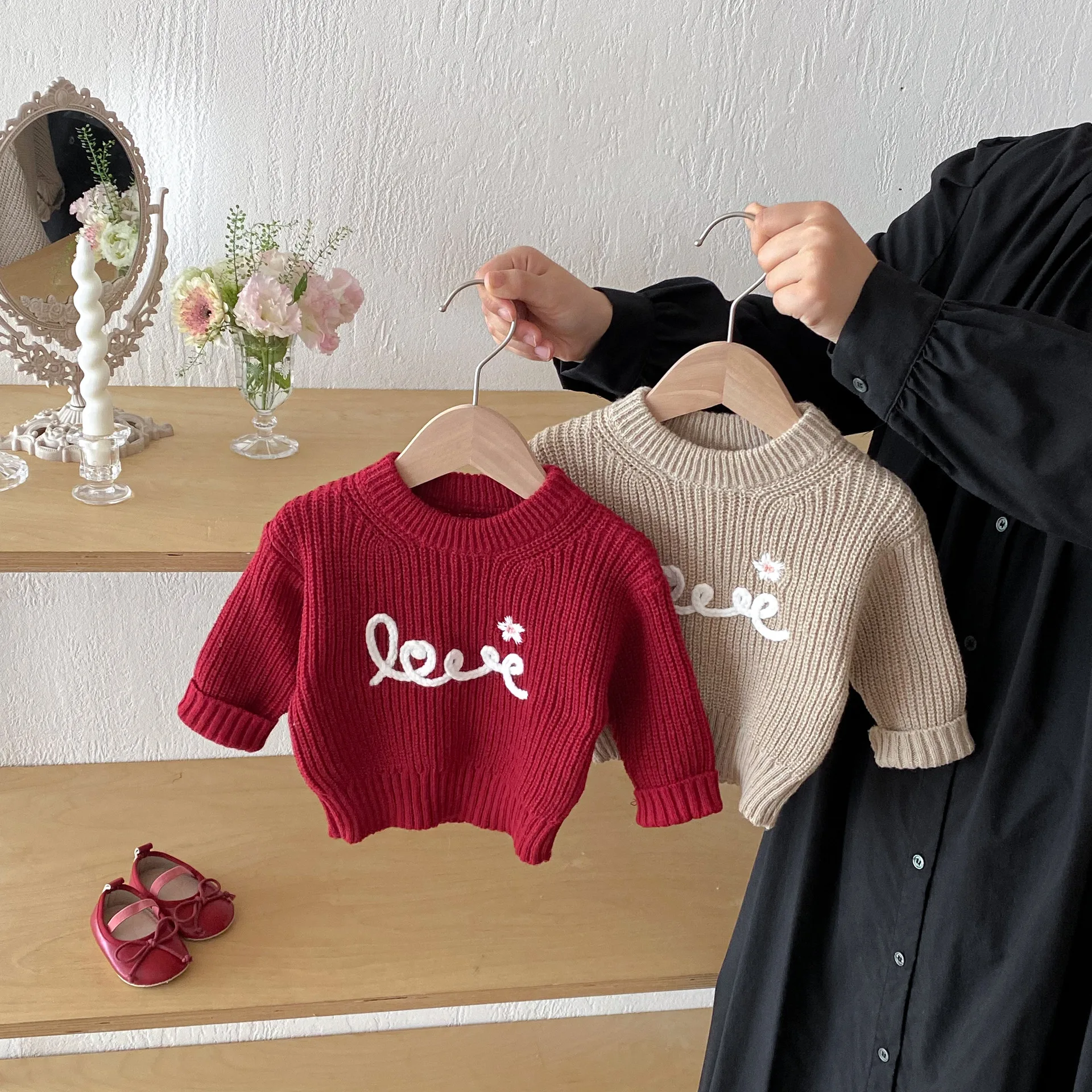 Ropa de bebé de 0 a 3 años, suéteres con bordado de amor para niñas pequeñas, jersey de punto con cuello redondo para niños, traje de punto para bebés