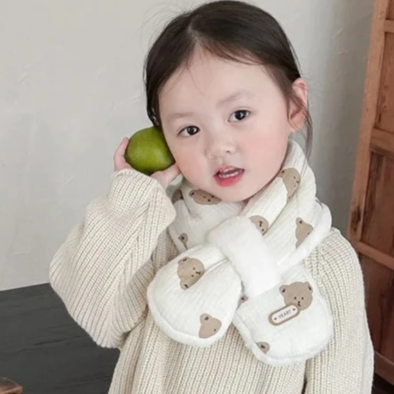 Bufanda infantil de invierno con oso – Cuello de felpa calentito - imagen 3
