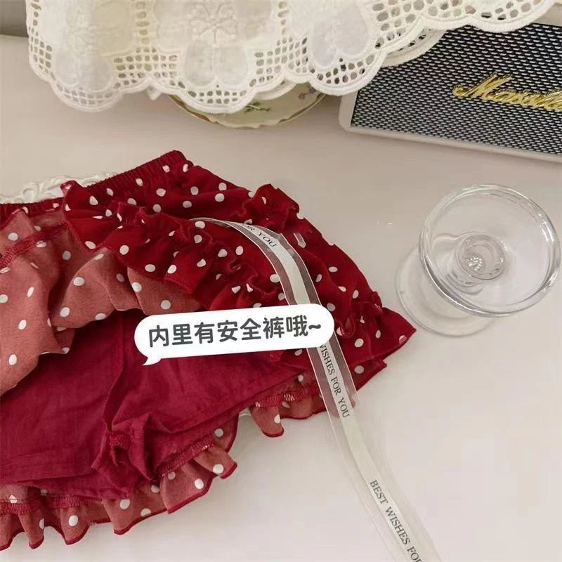 Detalle del estampado floral de la camiseta