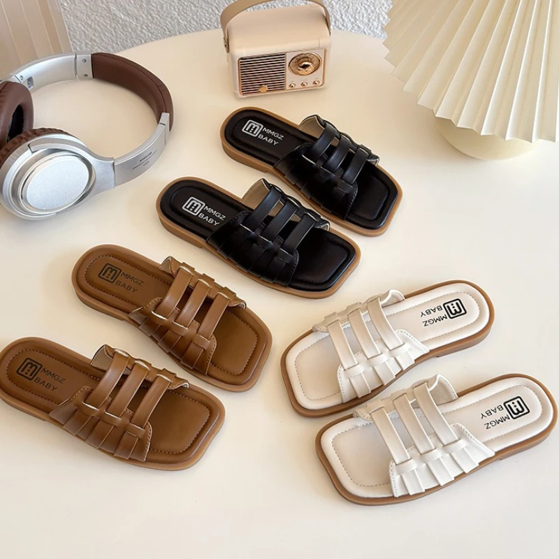 Zapatillas de ocio 2025, novedad de verano, Zapatillas planas para el hogar para bebés, zapatillas versátiles antideslizantes a la moda para exteriores, cómodas para hombres y mujeres