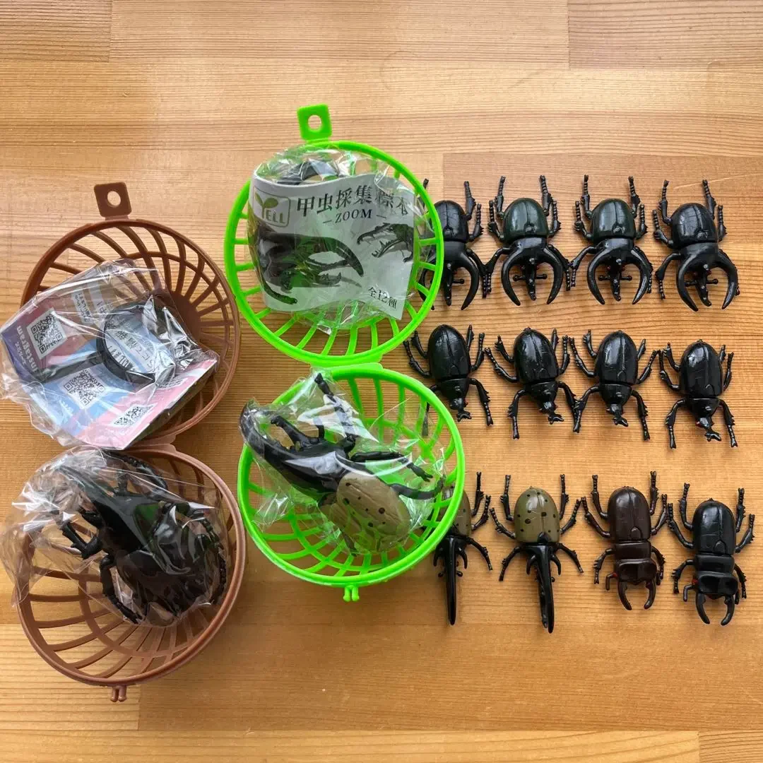 Yell Cápsulas de insectos con lupa – Figuras realistas para niños - imagen 2