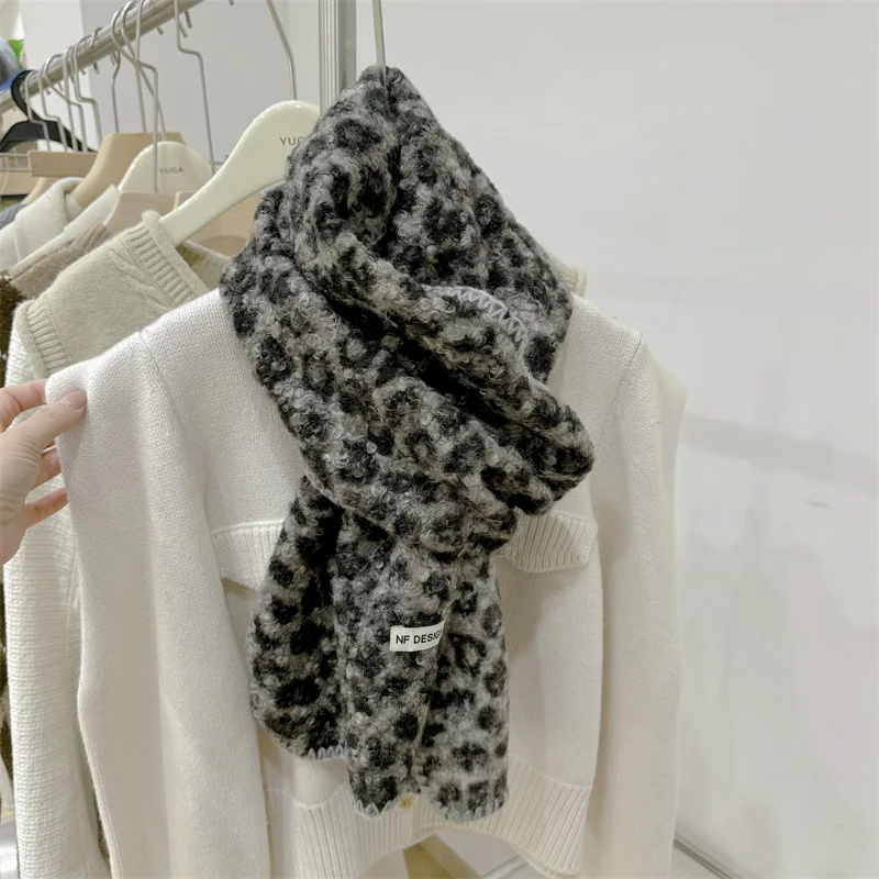 ¡Nueva bufanda rizada de lana con estampado de leopardo para mujer: textura suave y esponjosa, moderna y versátil, cálida y elegante para el invierno! - imagen 3