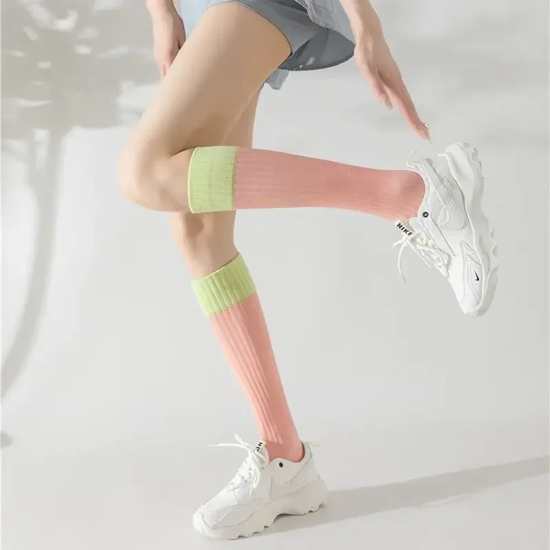 Calcetines de presión deportivos a juego para niña, medias de pierna de contraste, cuerda de saltar para Fitness, calcetines de Yoga, calcetines de tubo largo de dopamina para mujer - imagen 3