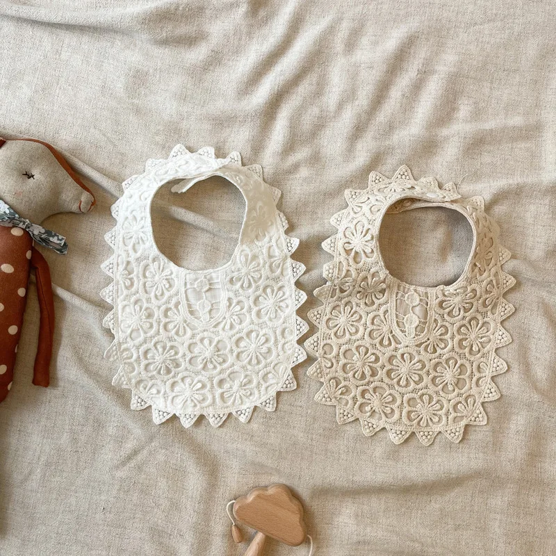 Babero de encaje para bebé princesa con cuello jacquard bordado - imagen 4