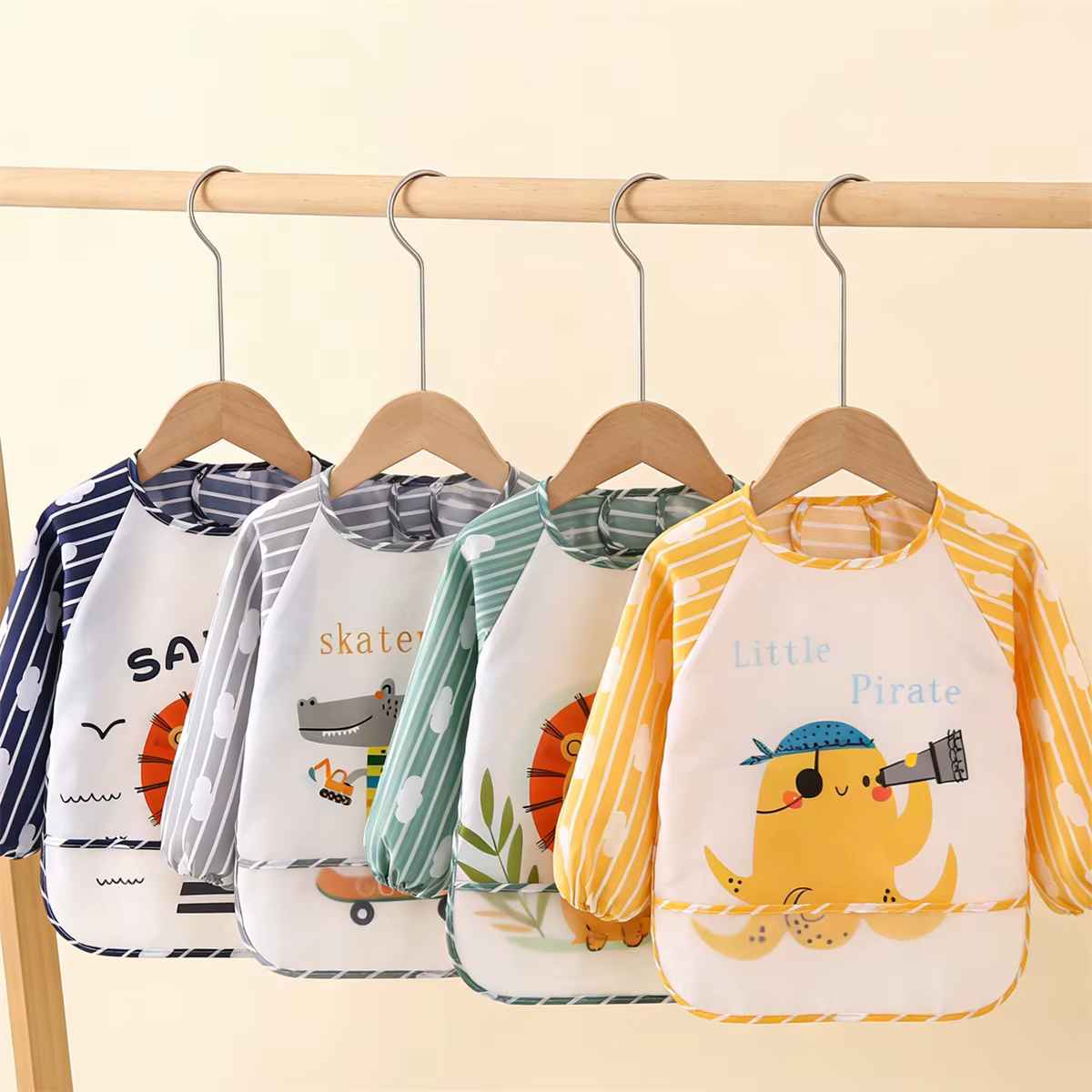Babero impermeable de manga larga para bebé