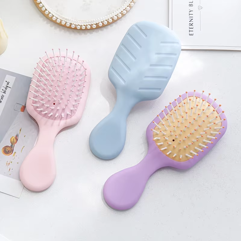 Mini cepillo pelo bebé con cojín de aire – Suave y portátil - imagen 3