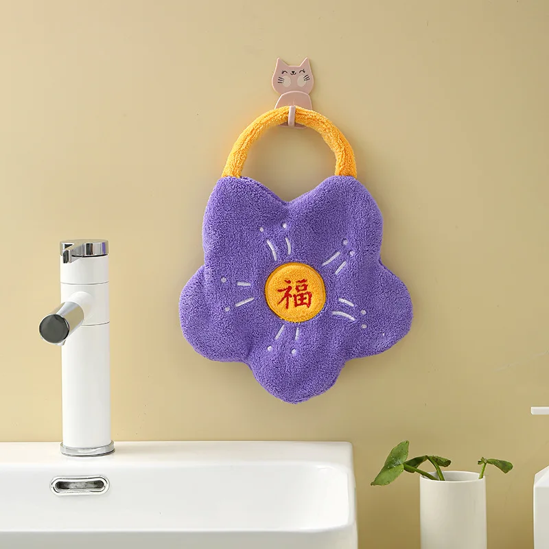 Toalla infantil colgante de verduras de dibujos animados: forro polar de coral grueso GSM alto, súper absorbente y de secado rápido, ideal para el baño del bebé. - imagen 4
