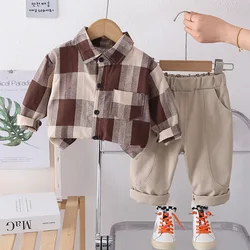 Conjunto de bebé para primavera-otoño a cuadros: camisa y pantalón