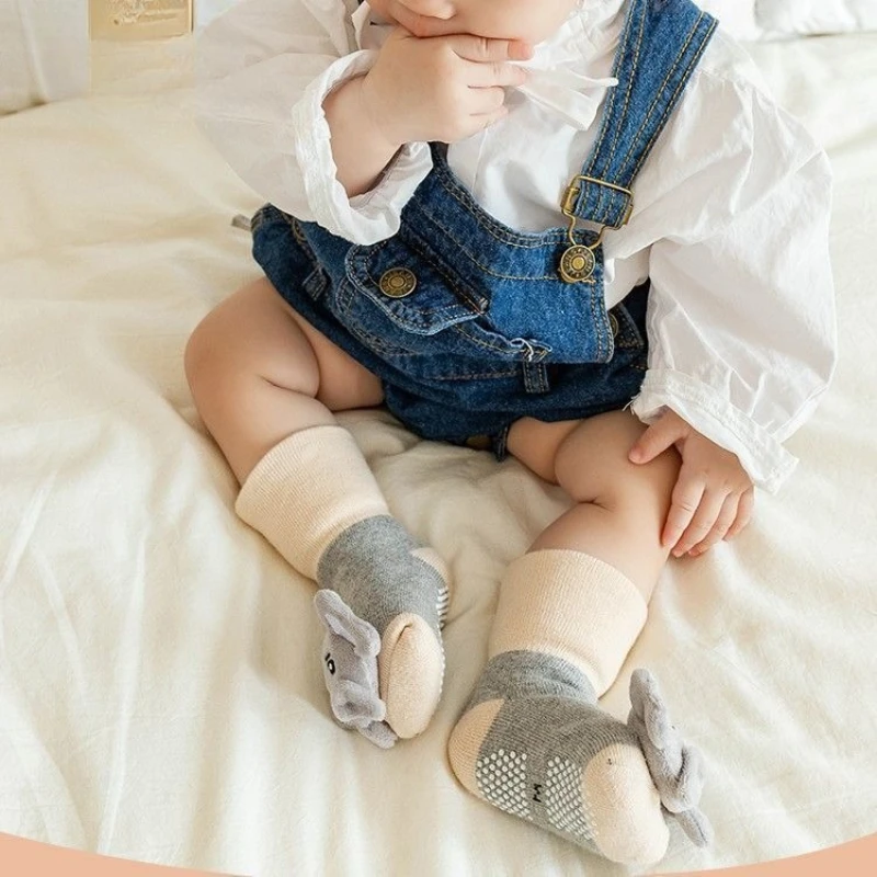 Calcetines a media pantorrilla para muñeca bebé, calcetines antideslizantes de animales de dibujos animados para recién nacido con campana pequeña, calcetines de algodón para suelo infantil de 0 a 1 año - imagen 5