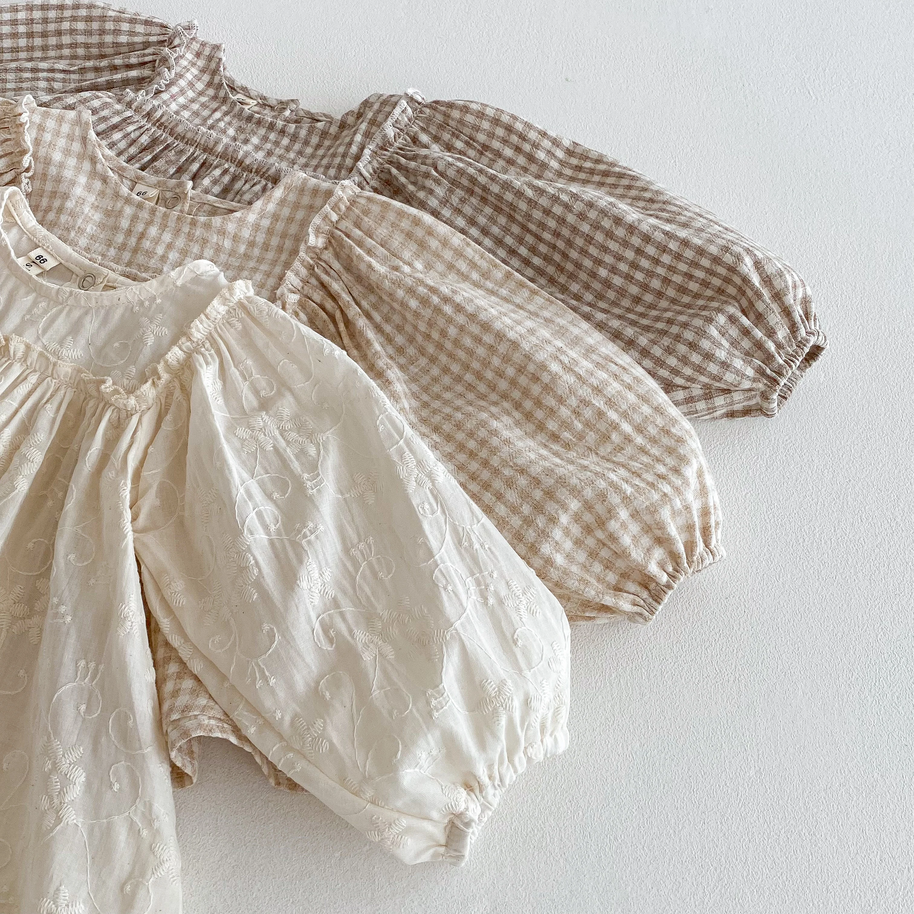 Conjunto primavera para niña con blusa de encaje y pantalón corto - imagen 4